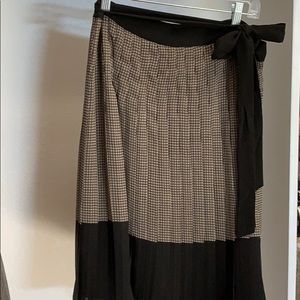 Ann Taylor pleated skirt size 10